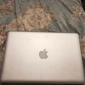 Apple MacBook Pro 13 computer
